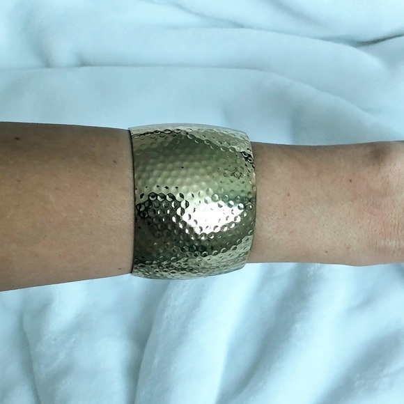 Ollipop Flower Cuff Bracelet 🌼 - Picture 5 of 5